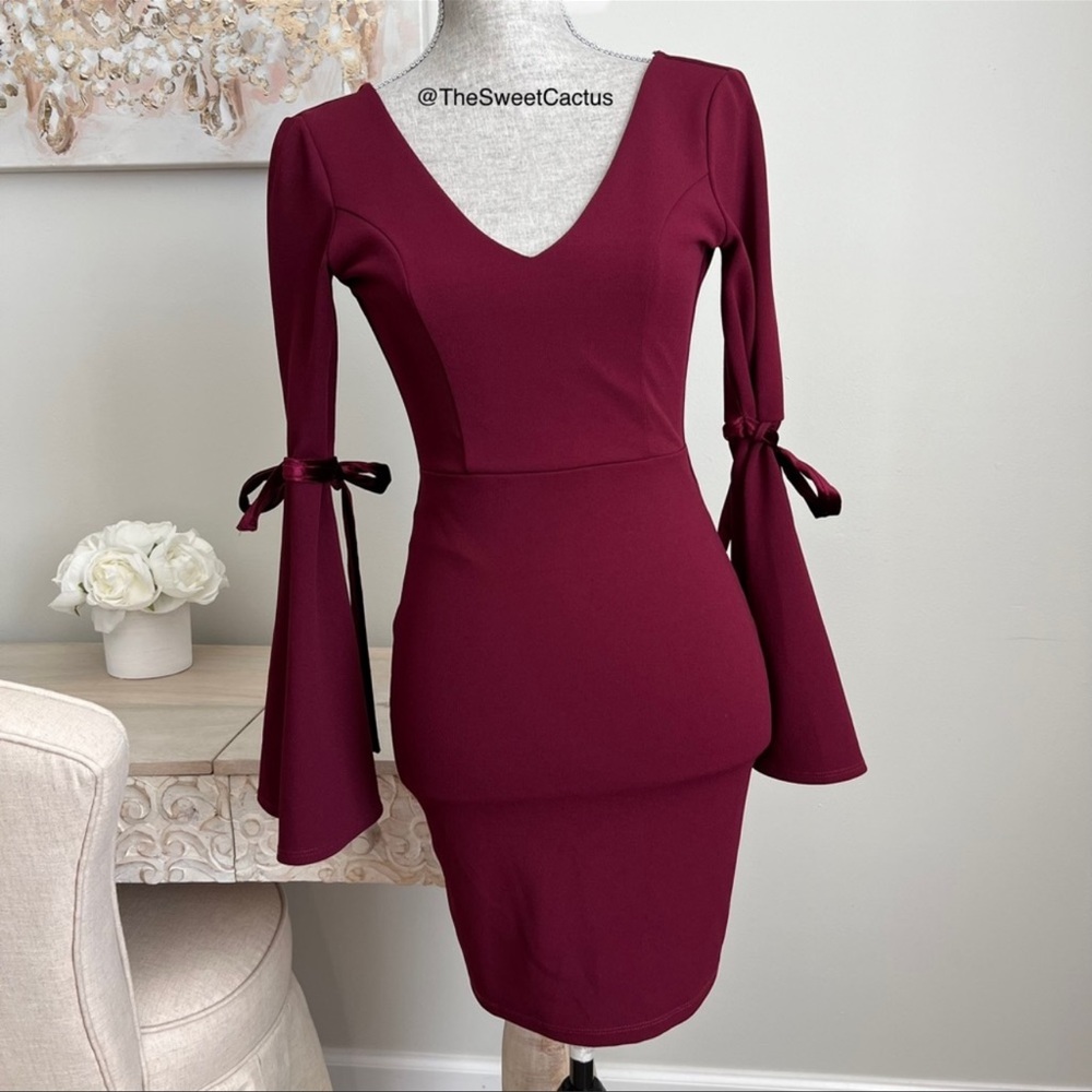 Lulu’s Once In A While Bell Sleeve Velvet Tie V Neck Mini Dress XS Dark Red - Picture 4 of 17